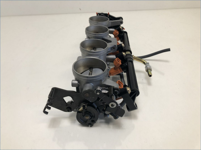 RAMPE D'INJECTION SUZUKI 750 GSXR 2004