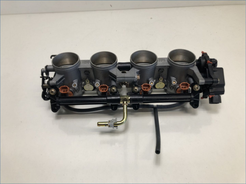 RAMPE D'INJECTION SUZUKI 750 GSXR 2004