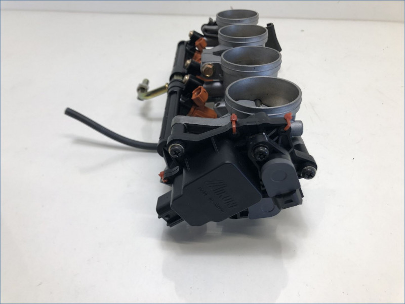 RAMPE D'INJECTION SUZUKI 750 GSXR 2004