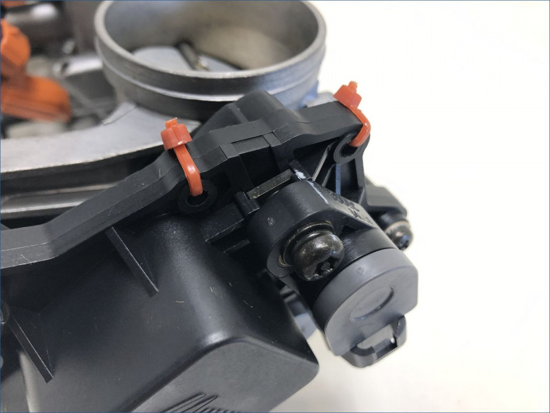RAMPE D'INJECTION SUZUKI 750 GSXR 2004