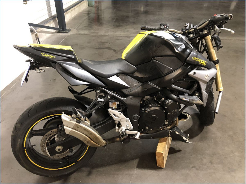 SUZUKI 750 GSR 