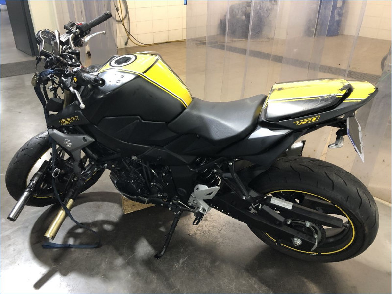 SUZUKI 750 GSR 