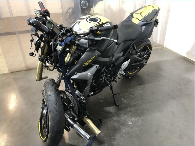 SUZUKI 750 GSR 
