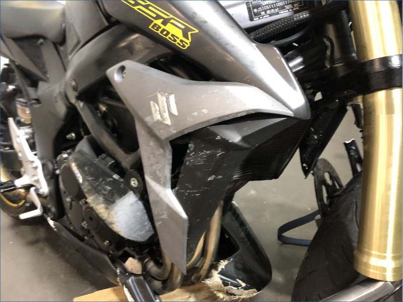 SUZUKI 750 GSR 