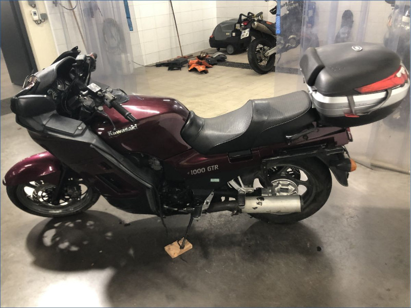 KAWASAKI 1000 GTR 