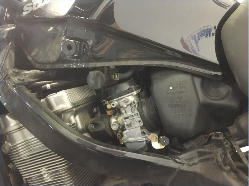 SUZUKI 750 GSXF 