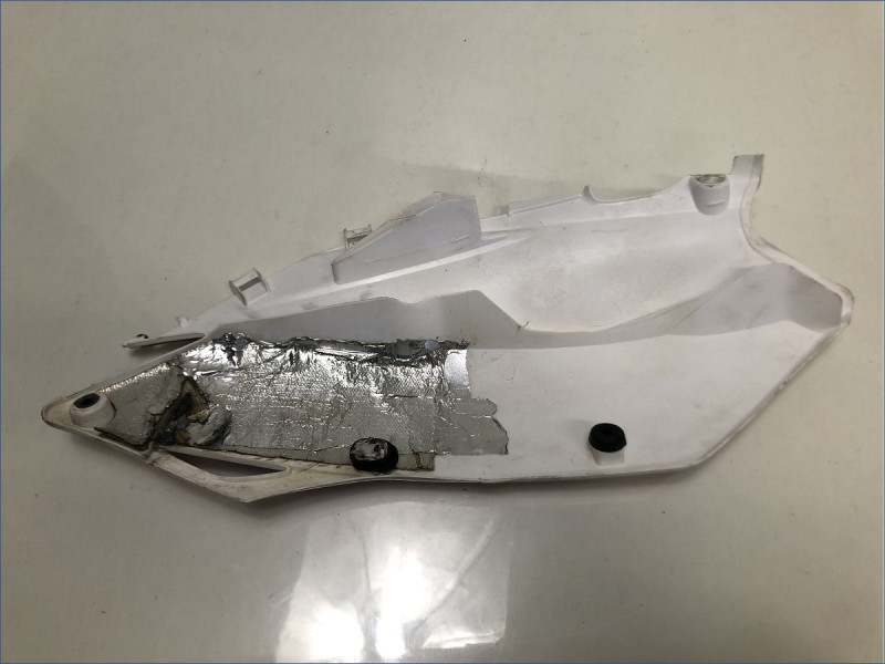 CACHE LATERAL GAUCHE HONDA 450 CRF R 2009