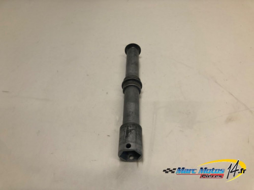 AXE DE ROUE AVANT HONDA 954 CBR R 2002
