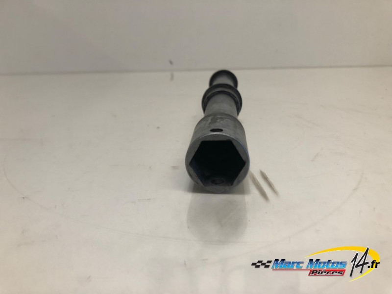 AXE DE ROUE AVANT HONDA 954 CBR R 2002
