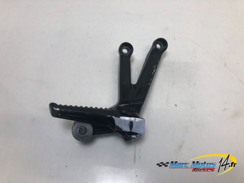 PLATINE ARRIERE DROITE HONDA 954 CBR R 2002