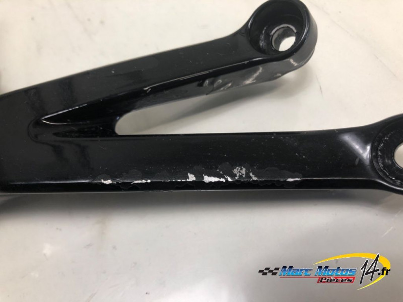 PLATINE ARRIERE DROITE HONDA 954 CBR R 2002