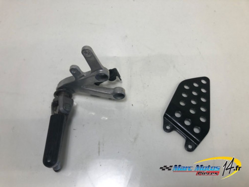 PLATINE AVANT DROITE HONDA 954 CBR R 2002