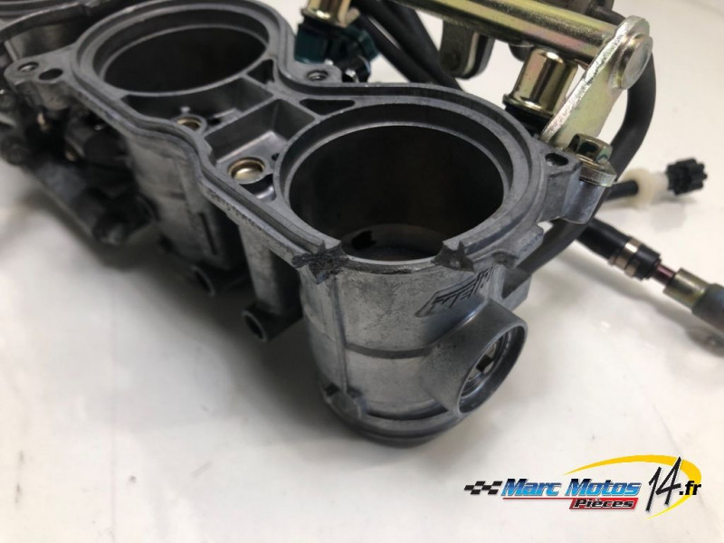 RAMPE D'INJECTION HONDA 954 CBR R 2002