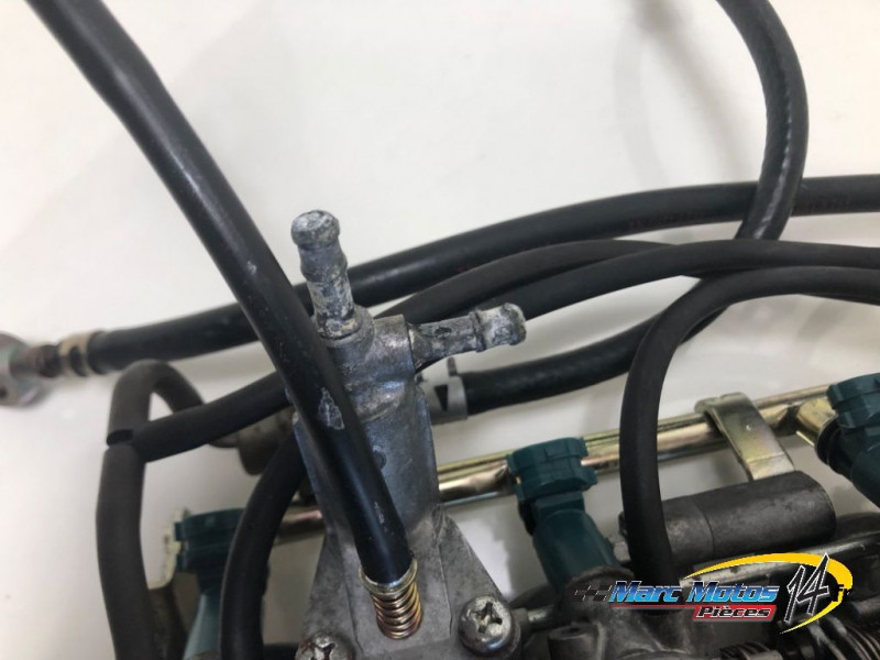 RAMPE D'INJECTION HONDA 954 CBR R 2002
