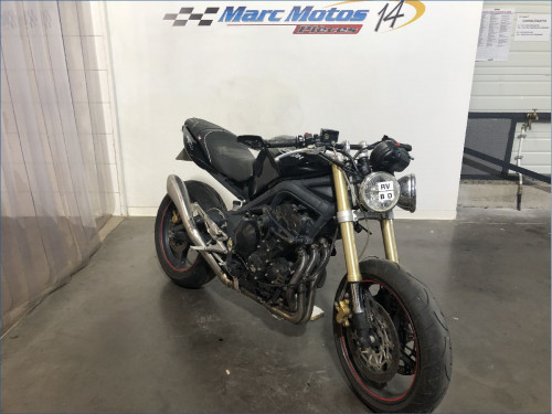 TRIUMPH 675 STREET TRIPLE 