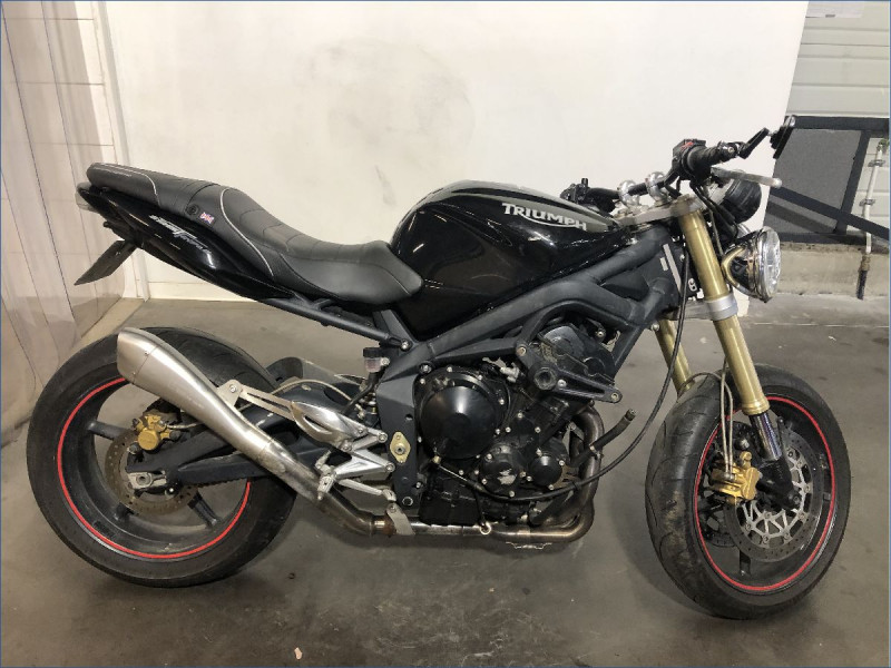 TRIUMPH 675 STREET TRIPLE 