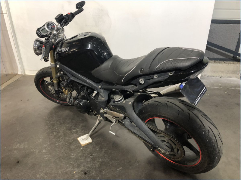 TRIUMPH 675 STREET TRIPLE 