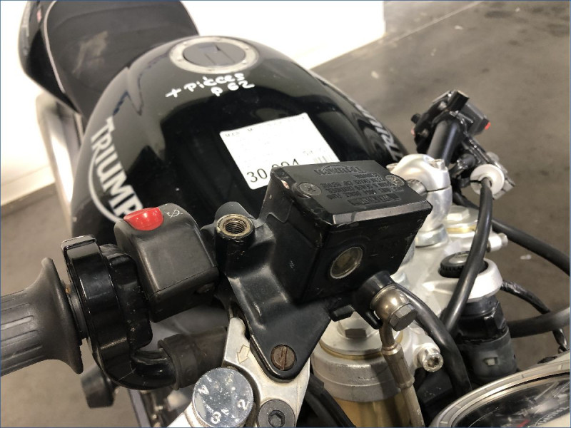 TRIUMPH 675 STREET TRIPLE 