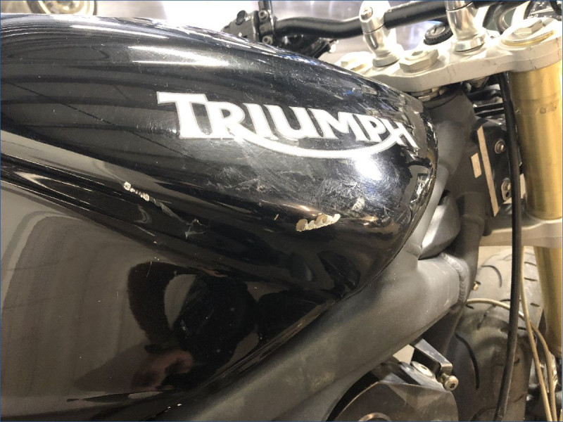TRIUMPH 675 STREET TRIPLE 