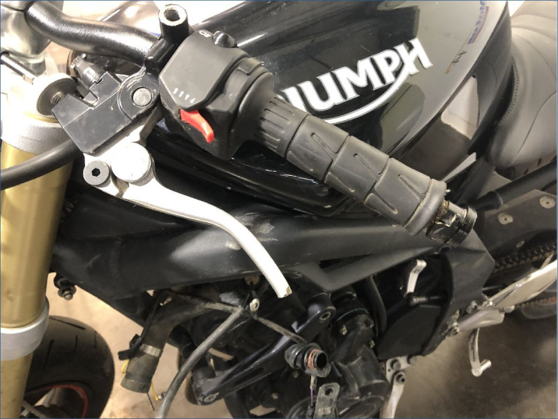 TRIUMPH 675 STREET TRIPLE 