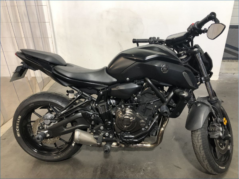 YAMAHA MT07 