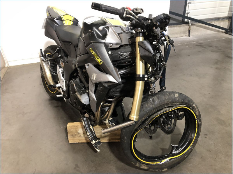 SUZUKI 750 GSR 