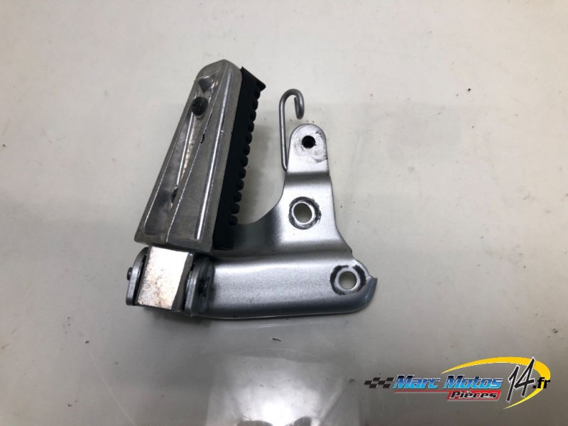 PLATINE ARRIERE DROITE YAMAHA 500 TMAX 2006