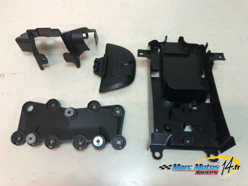 PLASTIQUES ET CAOUTCHOUCS DIVERS YAMAHA MT09 TRACER GT 2023