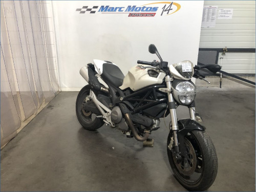 DUCATI 696 MONSTER 