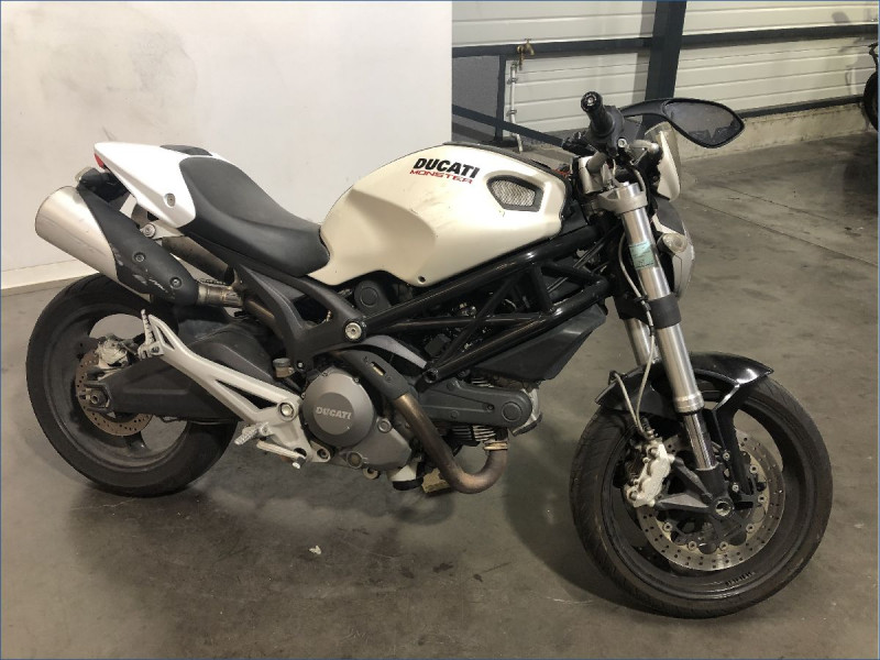 DUCATI 696 MONSTER 