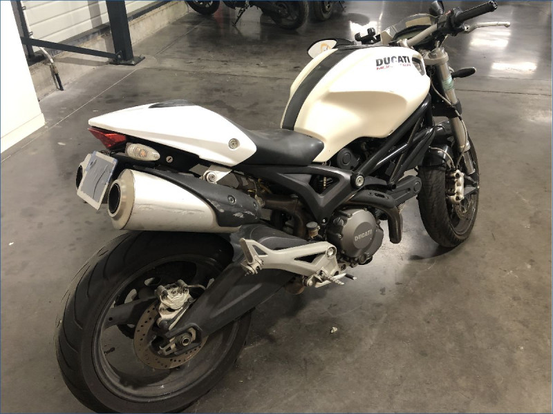 DUCATI 696 MONSTER 