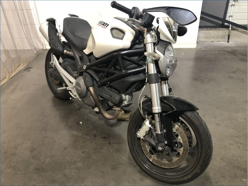 DUCATI 696 MONSTER 