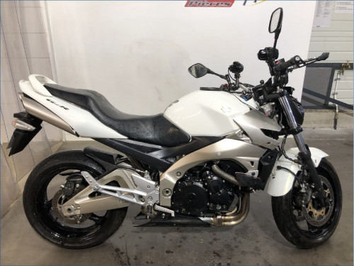 SUZUKI 600 GSR 
