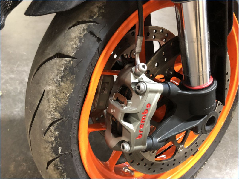 KTM 890 DUKE R