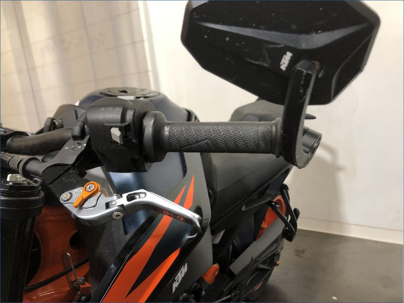 KTM 890 DUKE R