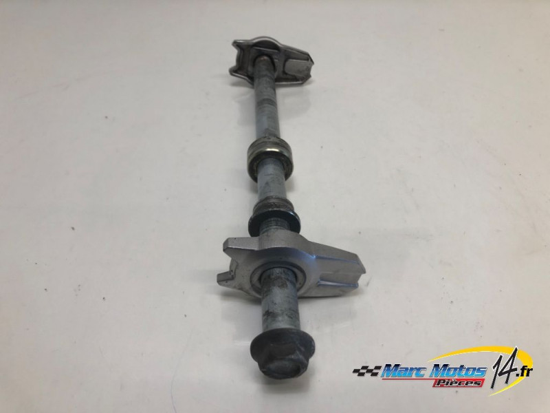 AXE DE ROUE ARRIERE KAWASAKI ER6 N 2011