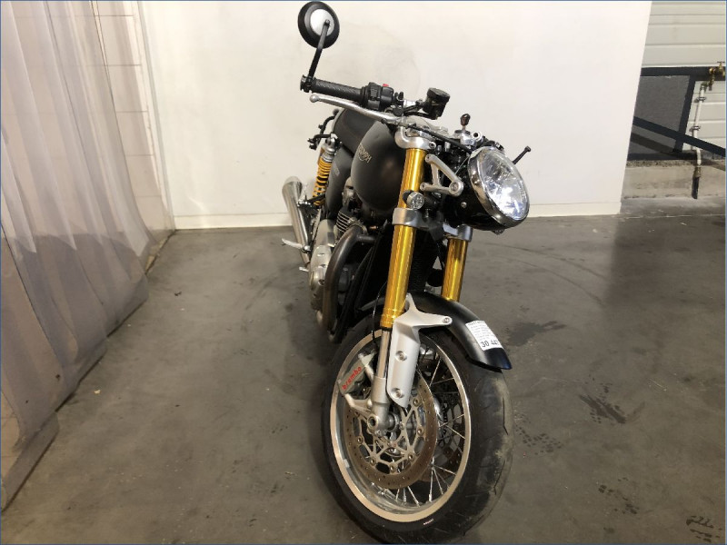 TRIUMPH 1200 THRUXTON R