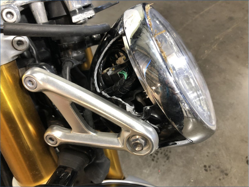 TRIUMPH 1200 THRUXTON R