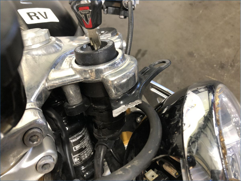 TRIUMPH 1200 THRUXTON R