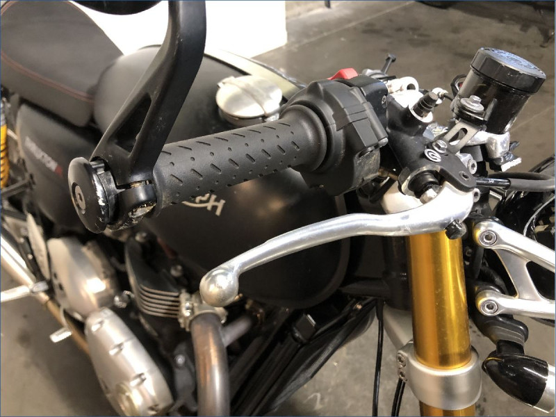 TRIUMPH 1200 THRUXTON R