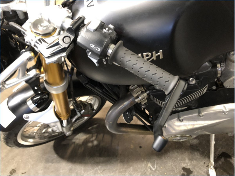 TRIUMPH 1200 THRUXTON R