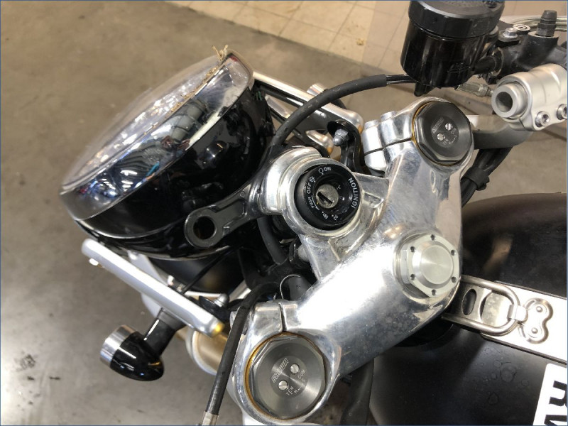 TRIUMPH 1200 THRUXTON R
