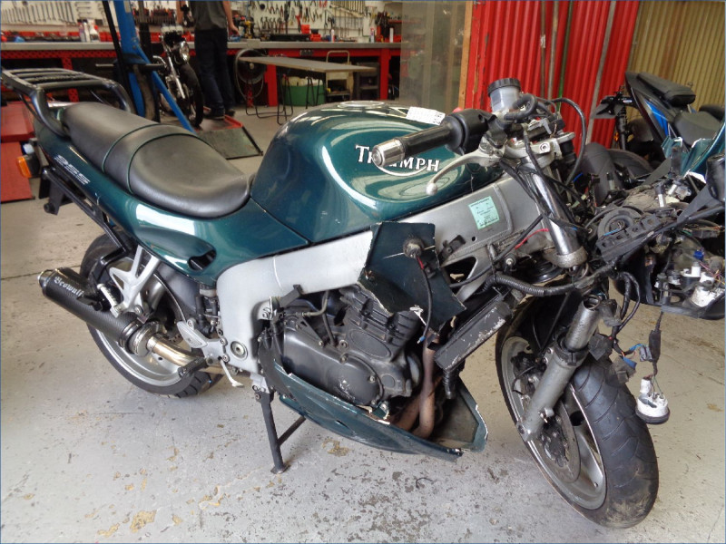 TRIUMPH 955 SPRINT ST