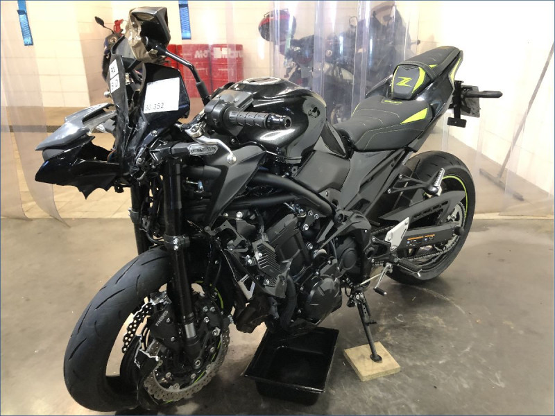 KAWASAKI Z900 