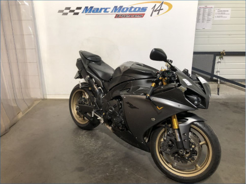 YAMAHA R1 