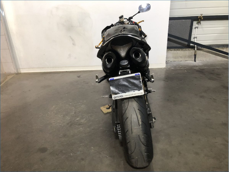 YAMAHA R1 