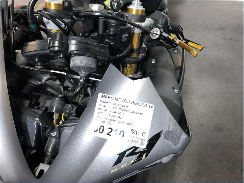 YAMAHA R1 