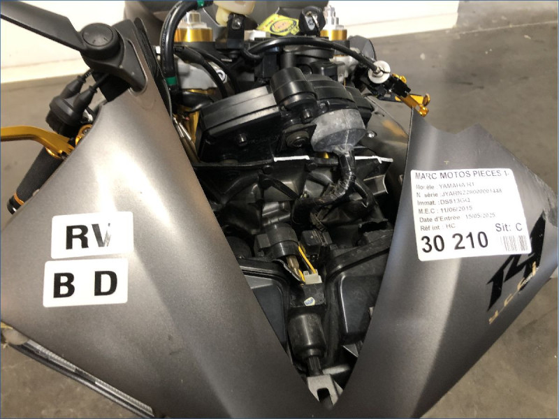 YAMAHA R1 