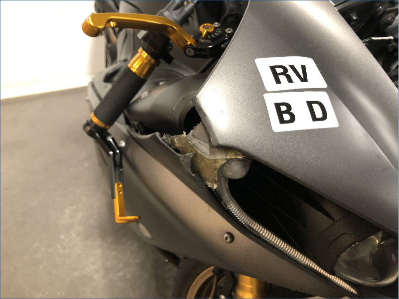 YAMAHA R1 