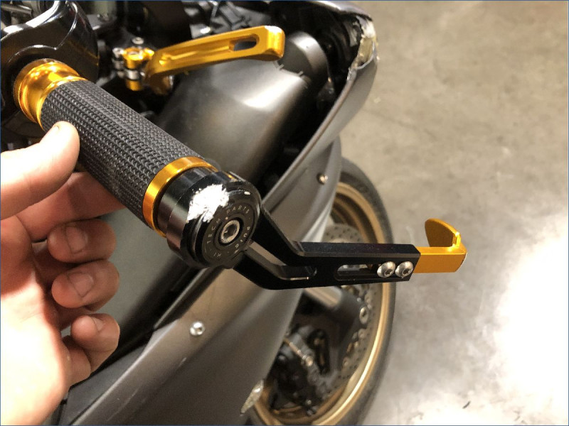 YAMAHA R1 